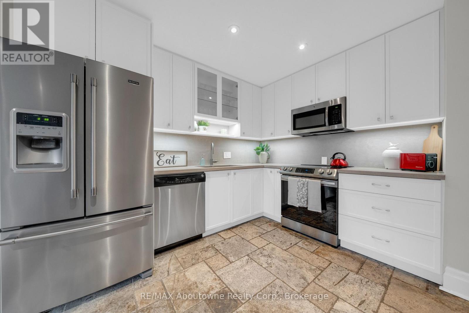 2403 Marine Drive Property Photo 17