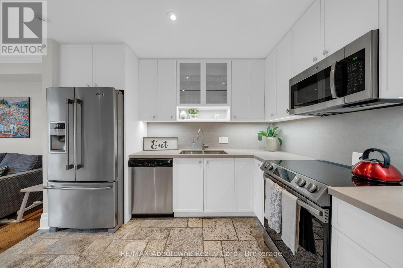2403 Marine Drive Property Photo 18
