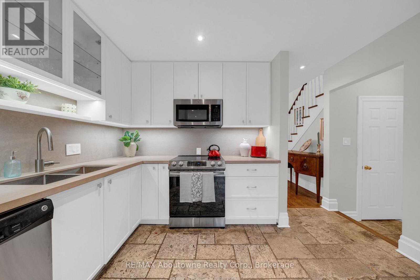 2403 Marine Drive Property Photo 25