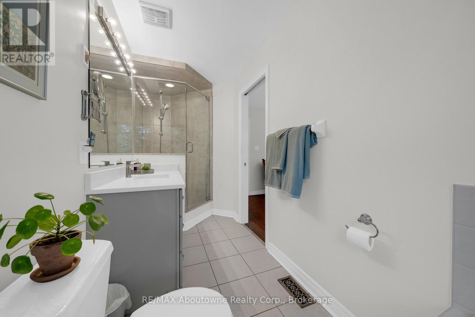 2403 Marine Drive Property Photo 41