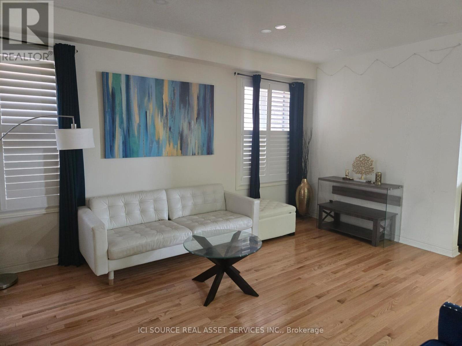 376 Bessborough Drive Property Photo 5