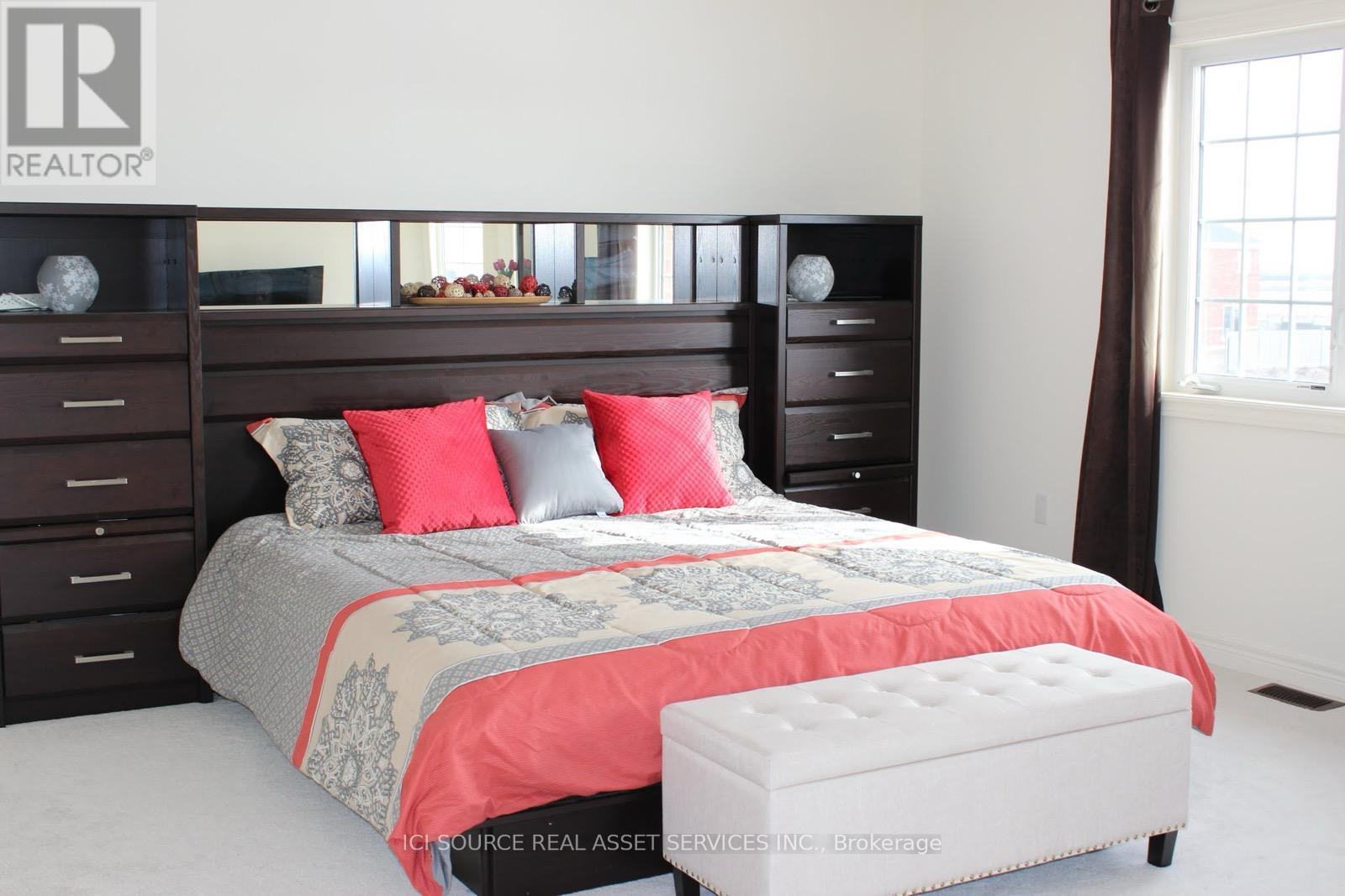 376 Bessborough Drive Property Photo 12