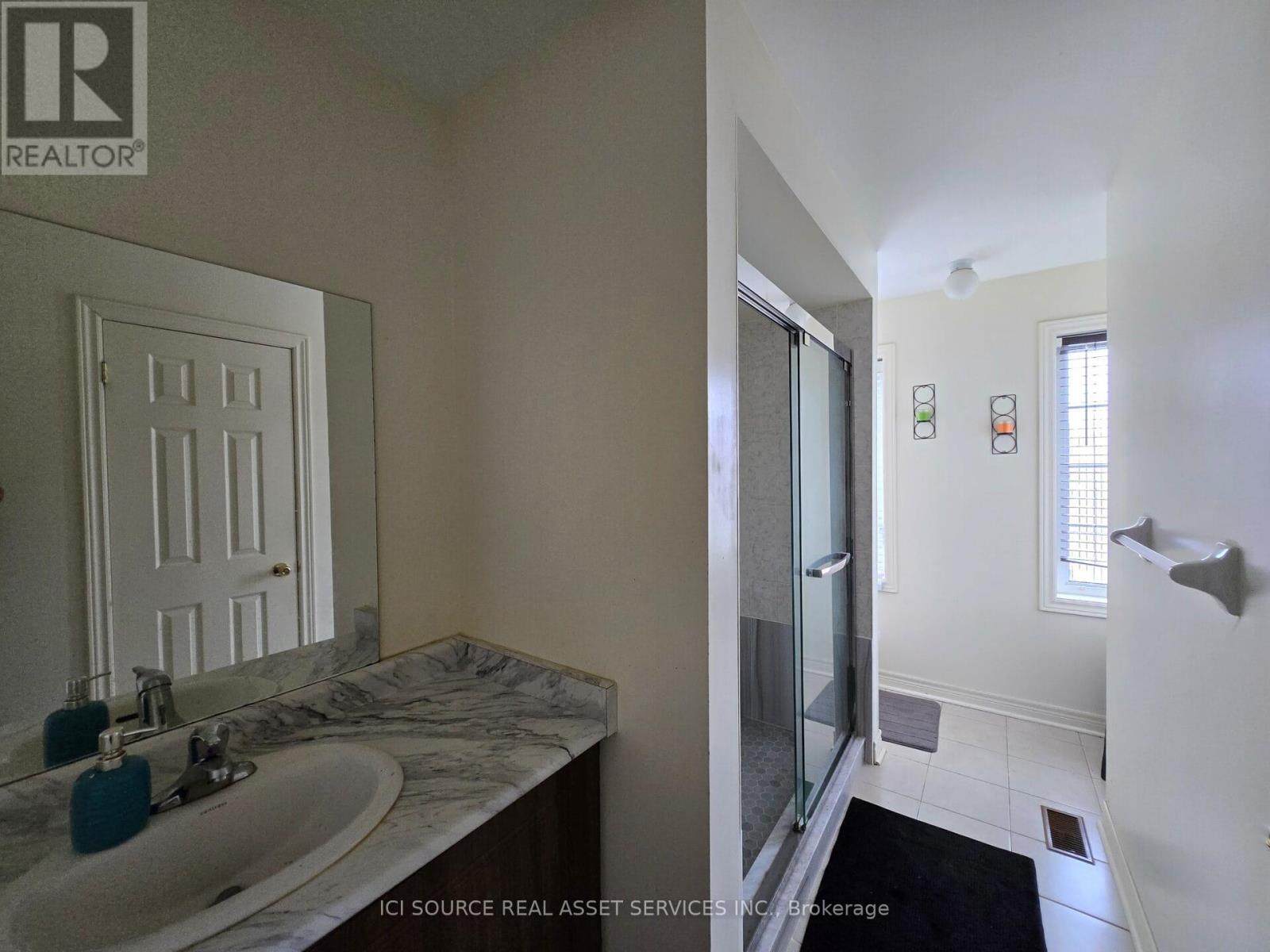 376 Bessborough Drive Property Photo 18