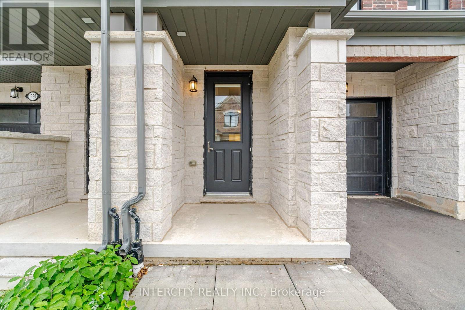 1378 National Common Property Photo 6