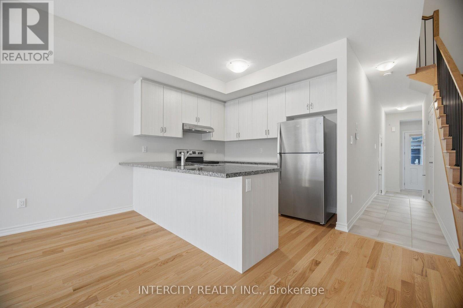 1378 National Common Property Photo 10
