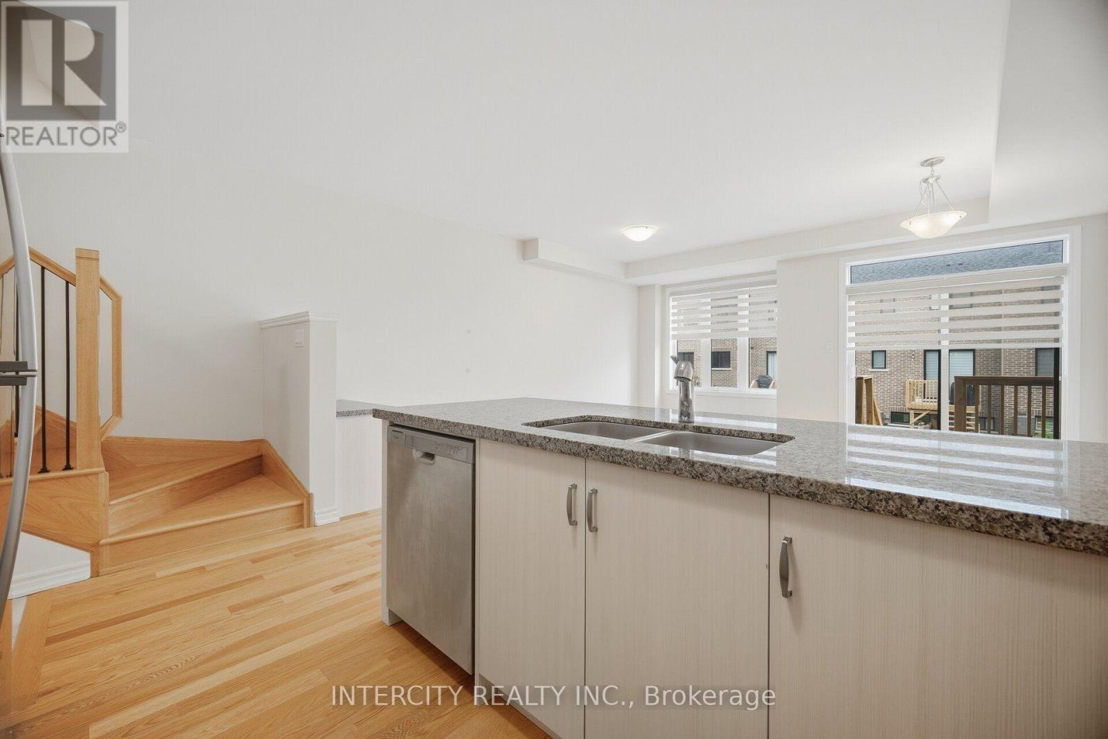 1378 National Common Property Photo 15