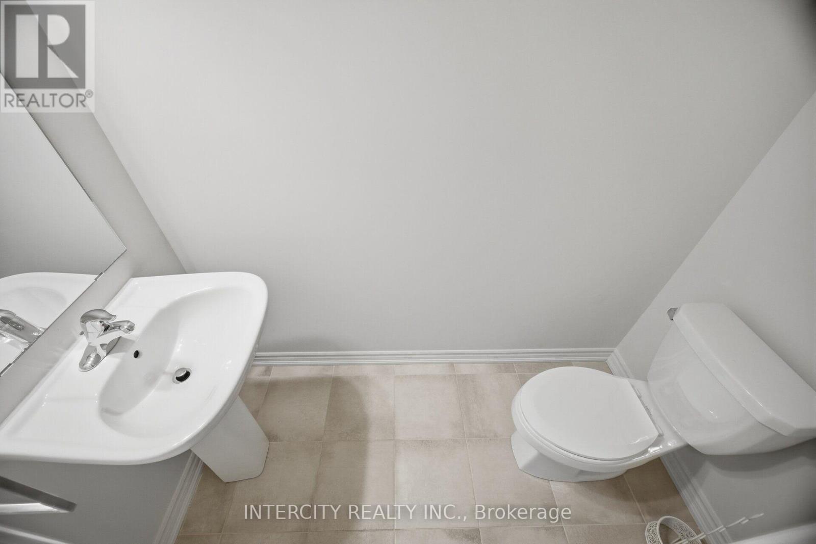 1378 National Common Property Photo 24