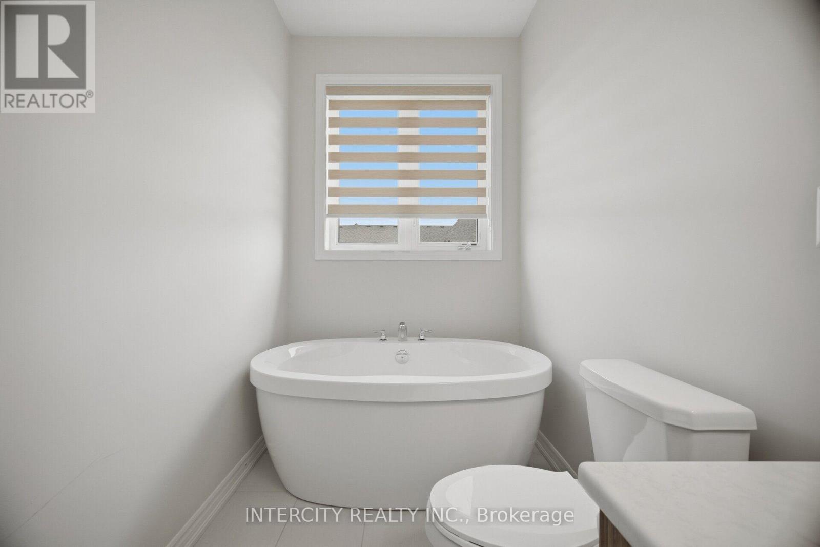 1378 National Common Property Photo 32