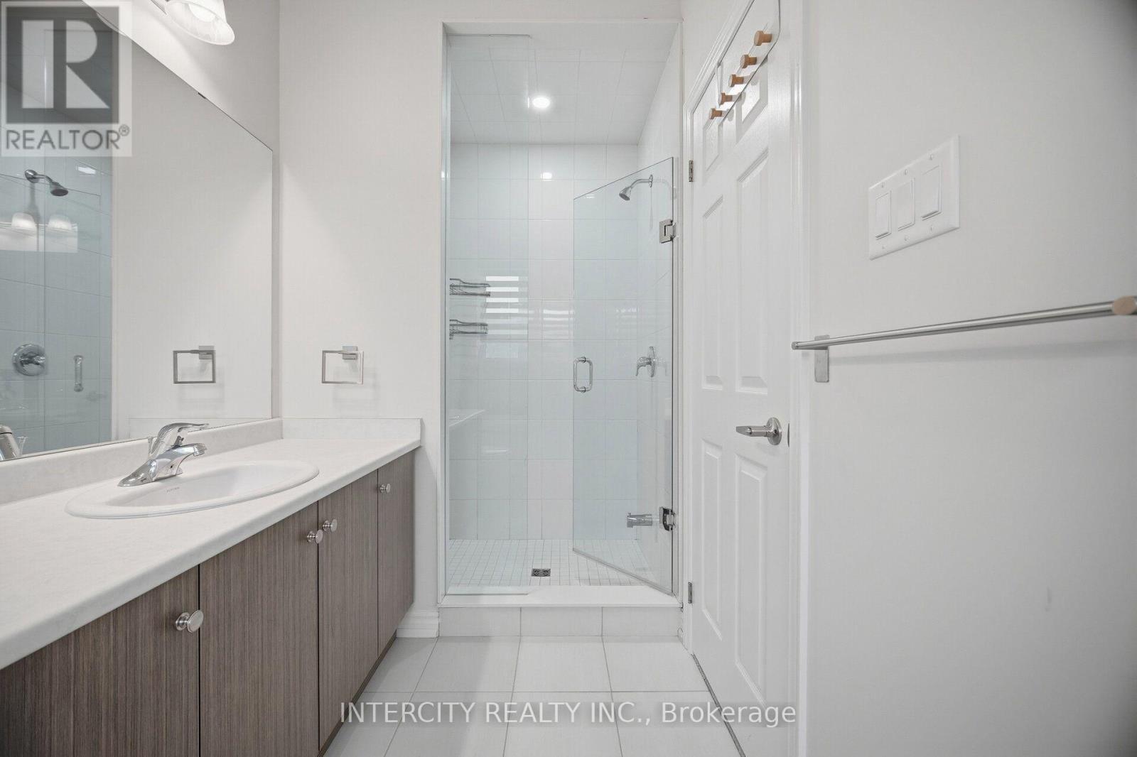 1378 National Common Property Photo 33