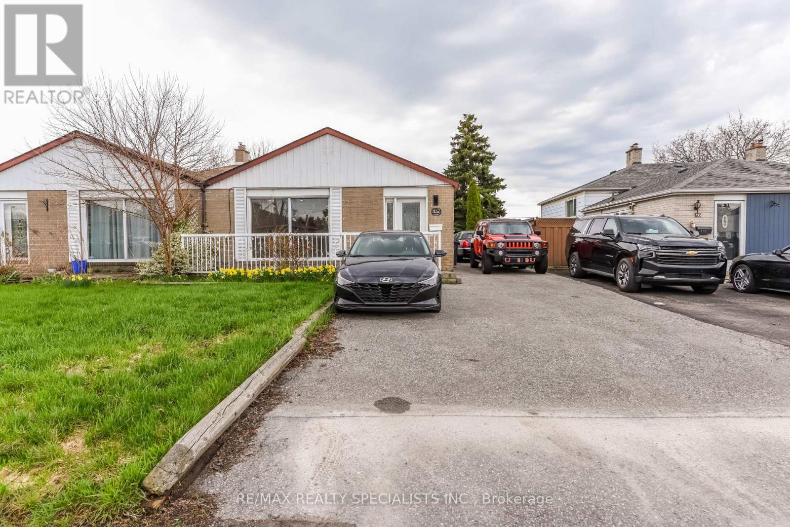 Upper Portion - 137 Avondale Boulevard Property Photo