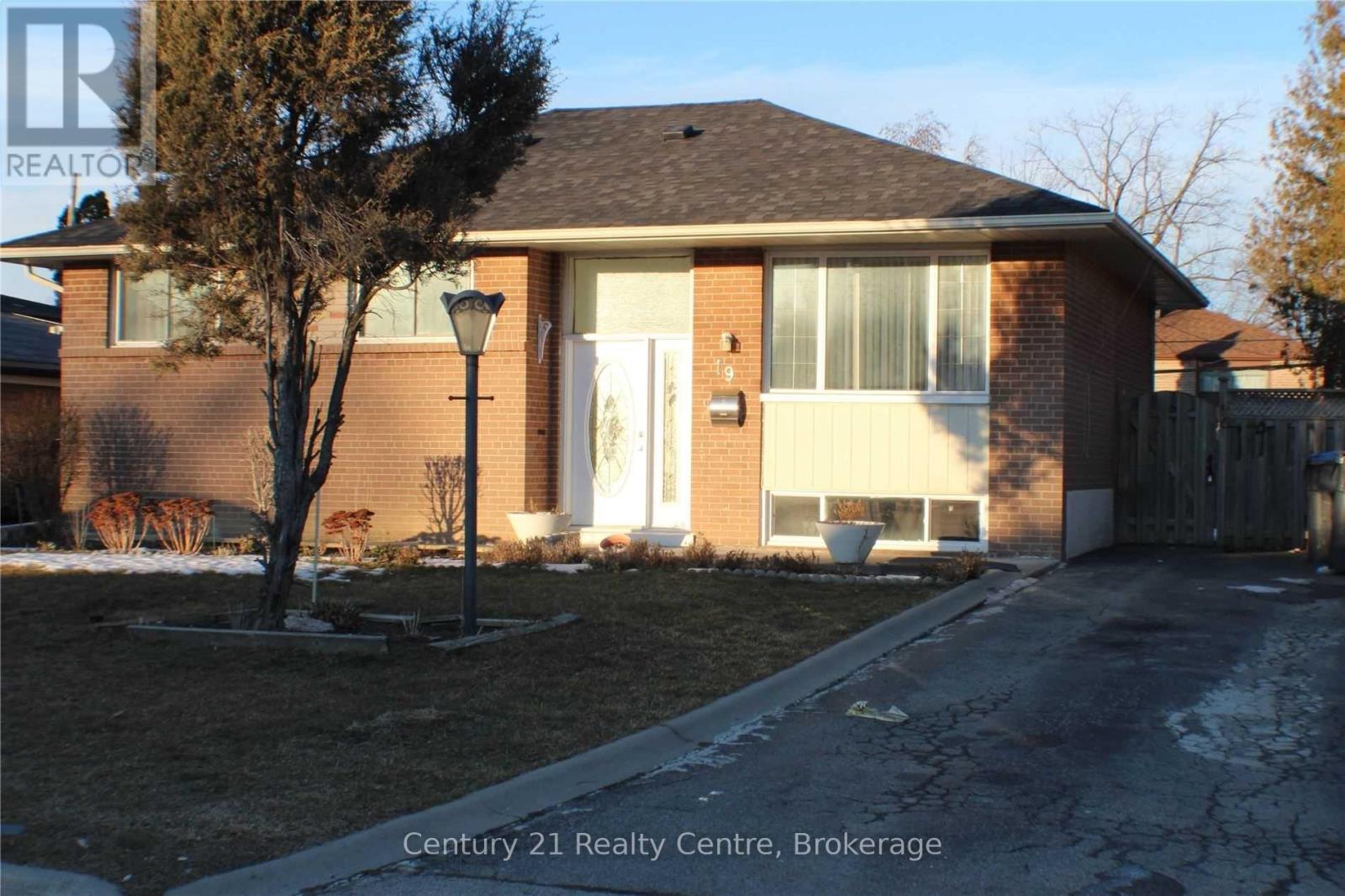 Upper Lvl - 19 Athlone Avenue Property Photo 1