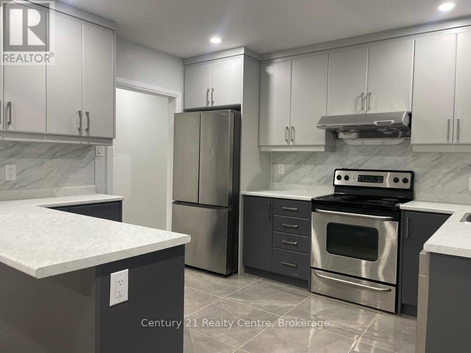 Upper Lvl - 19 Athlone Avenue Property Photo 3