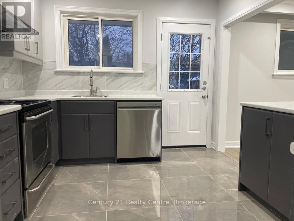 Upper Lvl - 19 Athlone Avenue Property Photo 4