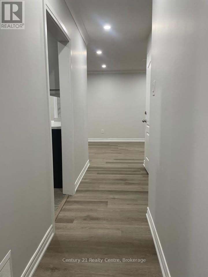 Upper Lvl - 19 Athlone Avenue Property Photo 6