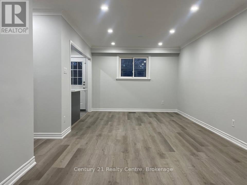 Upper Lvl - 19 Athlone Avenue Property Photo 7