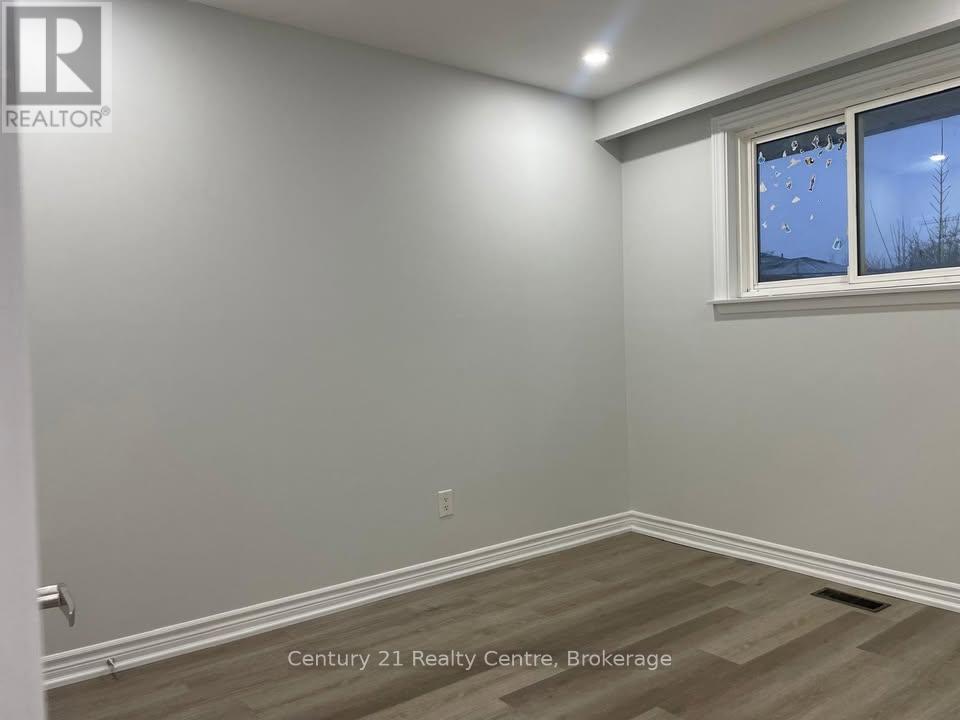 Upper Lvl - 19 Athlone Avenue Property Photo 9