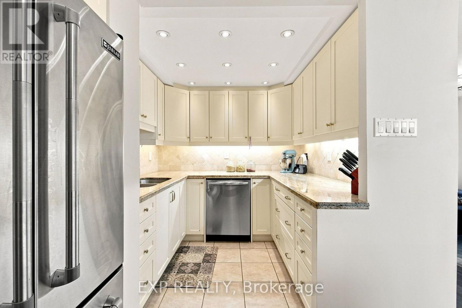 2101 - 1515 Lakeshore Road E Property Photo 5