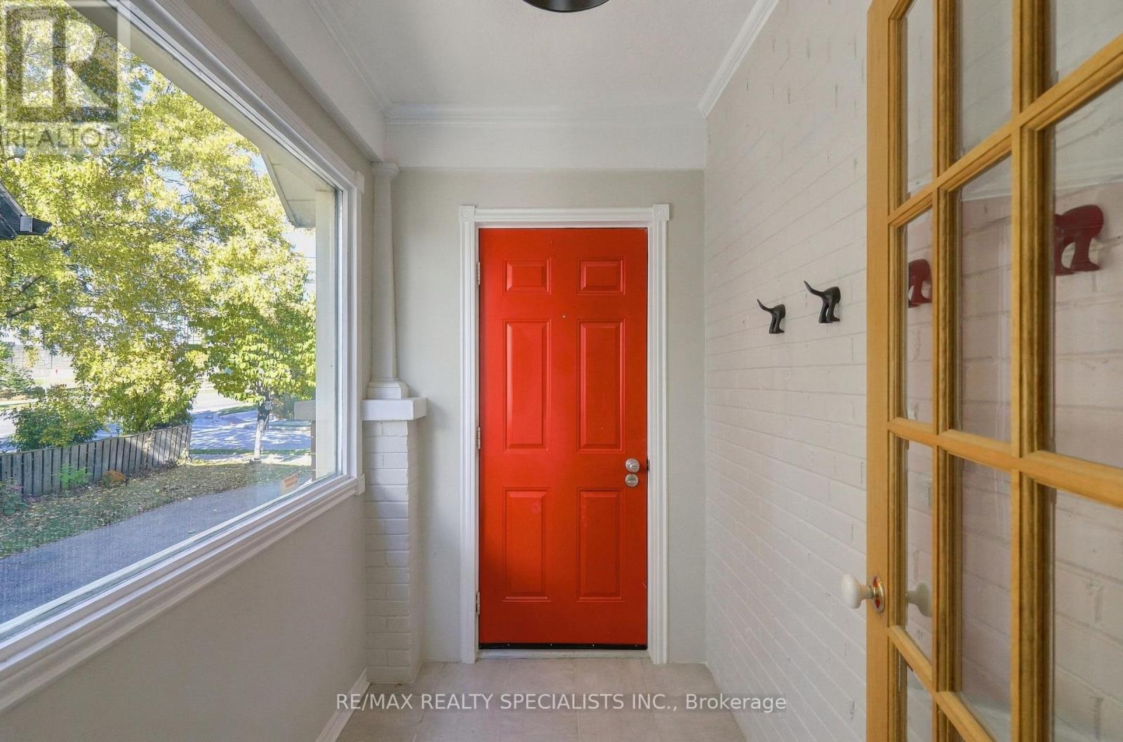 141 Lake Crescent Property Photo 5