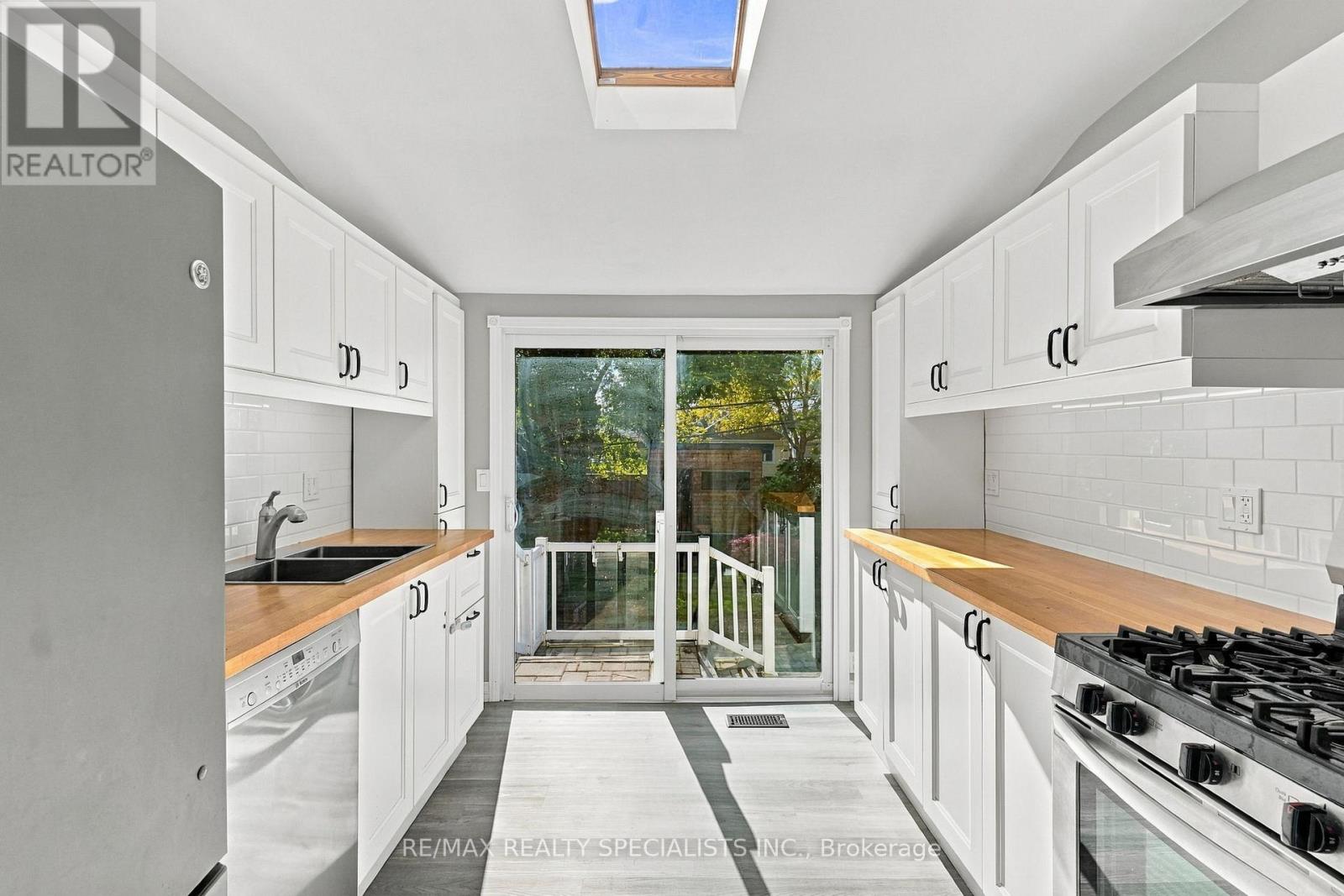 141 Lake Crescent Property Photo 8
