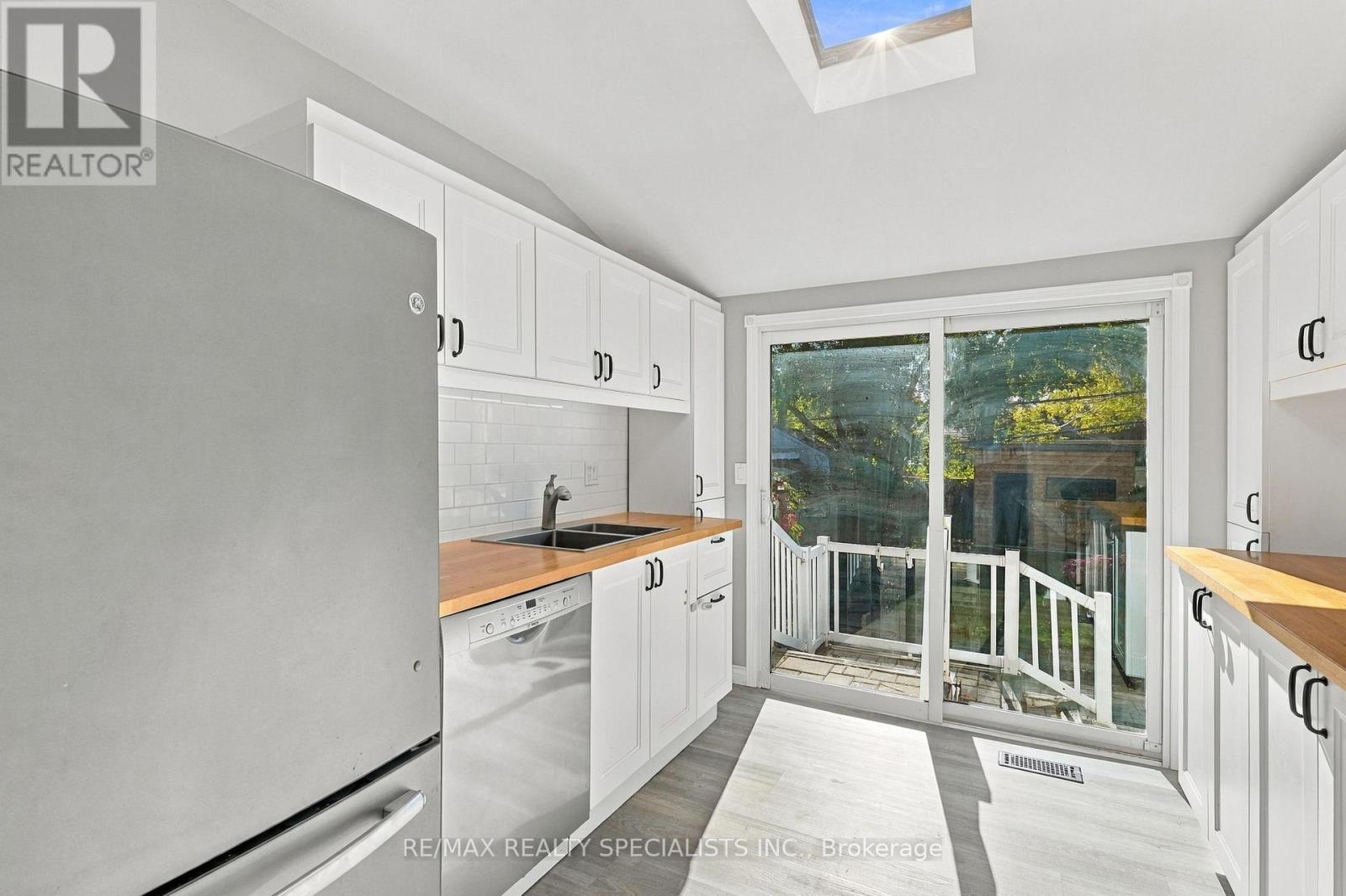 141 Lake Crescent Property Photo 10
