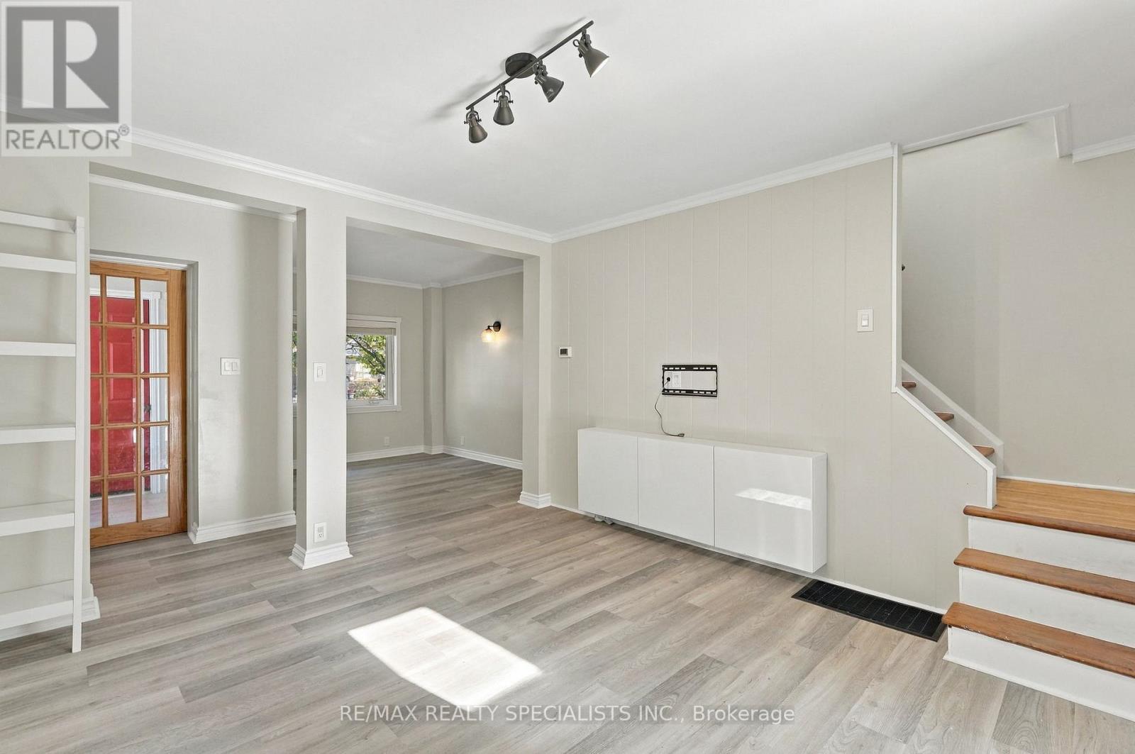 141 Lake Crescent Property Photo 12
