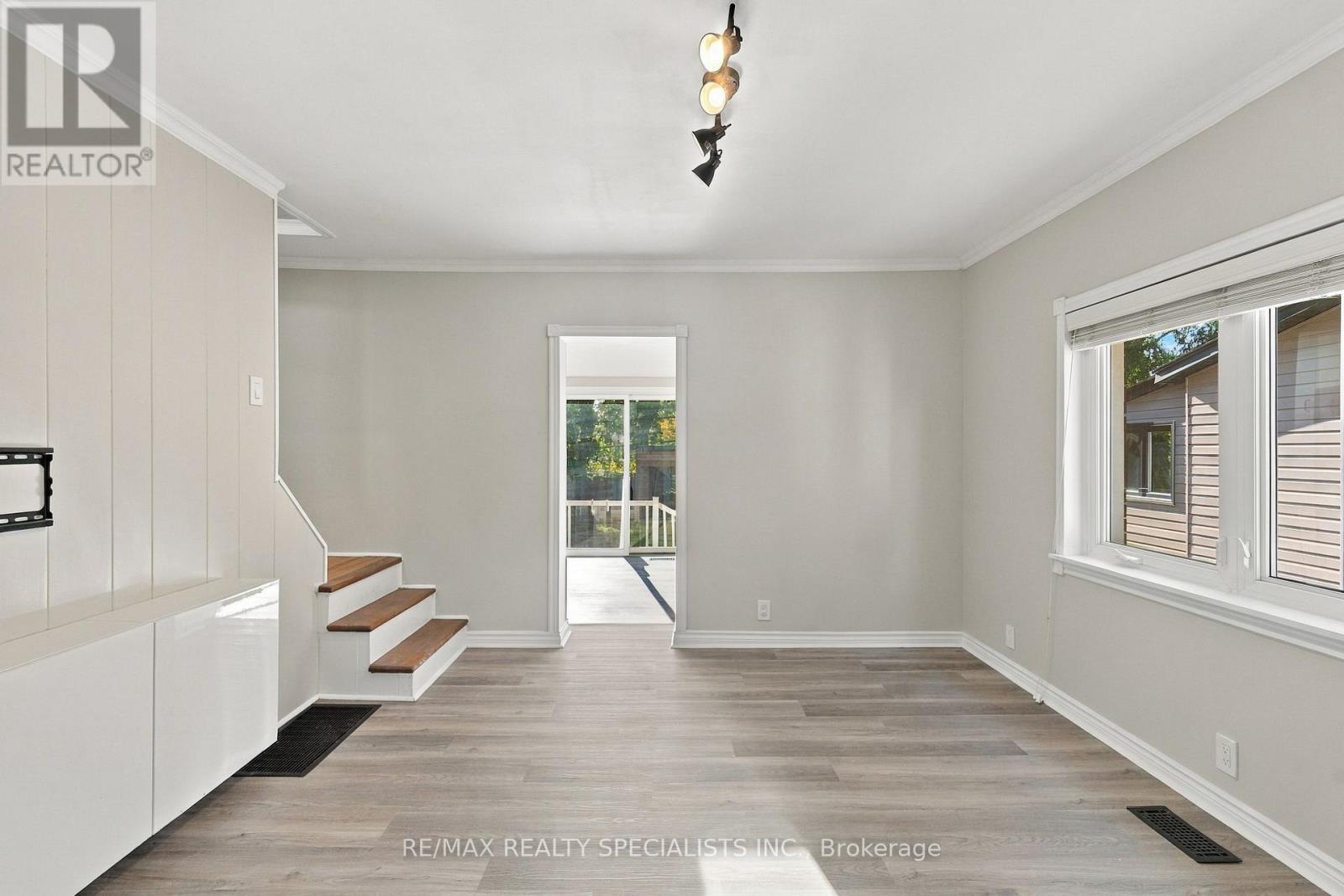 141 Lake Crescent Property Photo 13