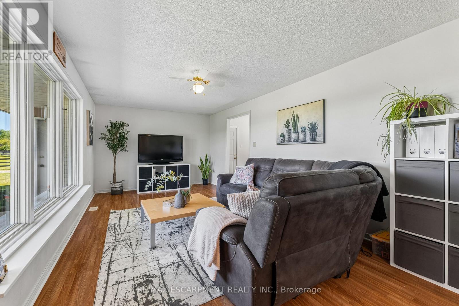 1250 Arkell Road Property Photo 3