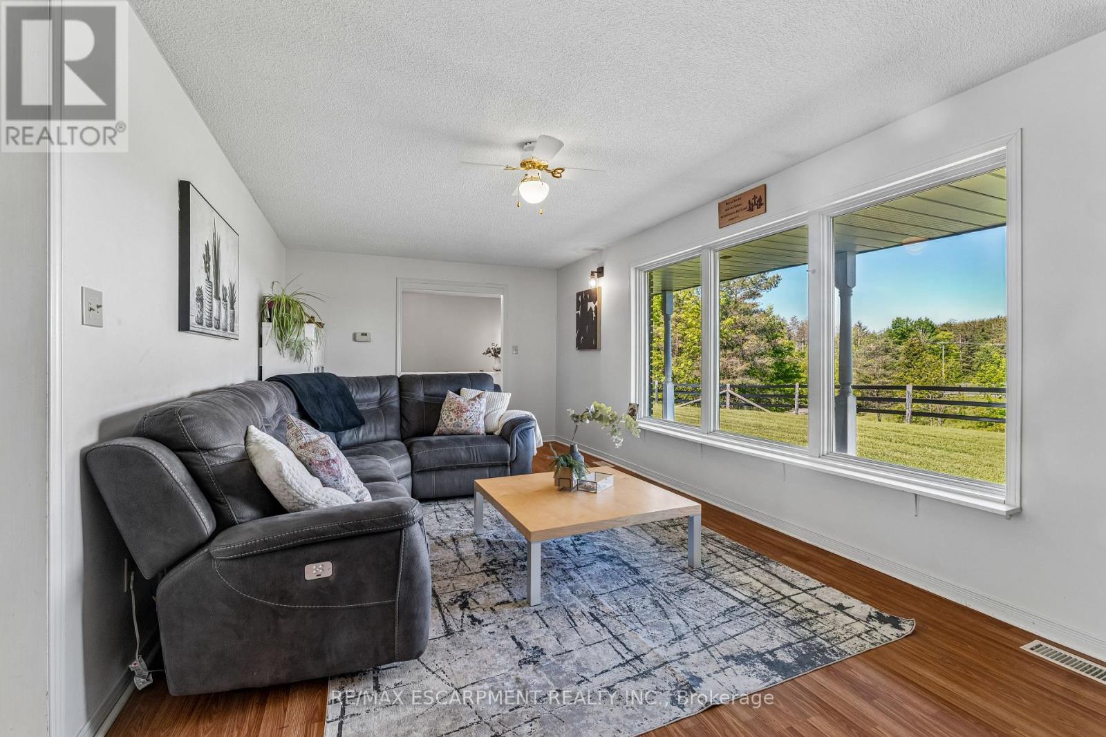 1250 Arkell Road Property Photo 4