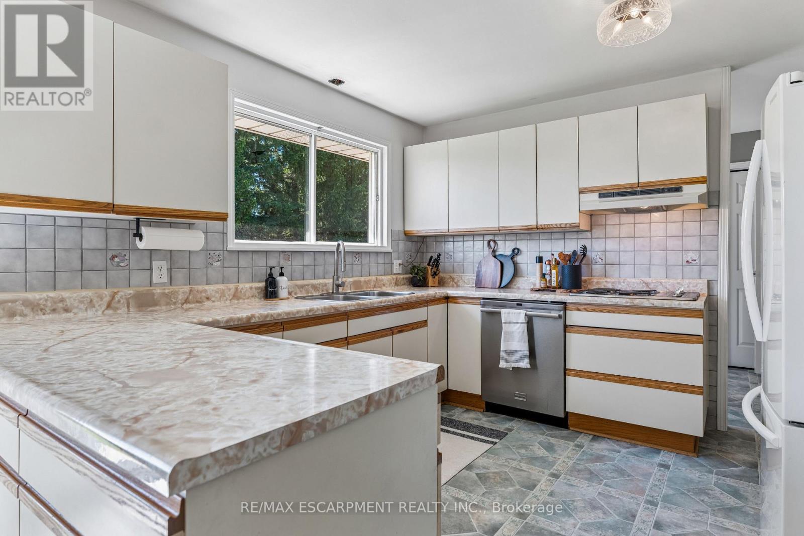 1250 Arkell Road Property Photo 6