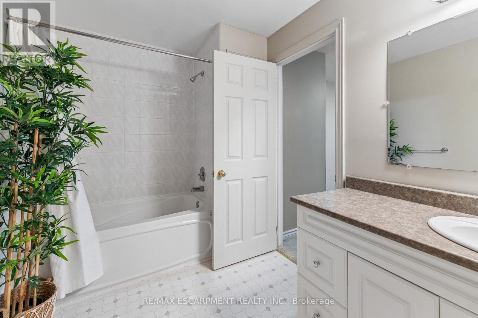 1250 Arkell Road Property Photo 21