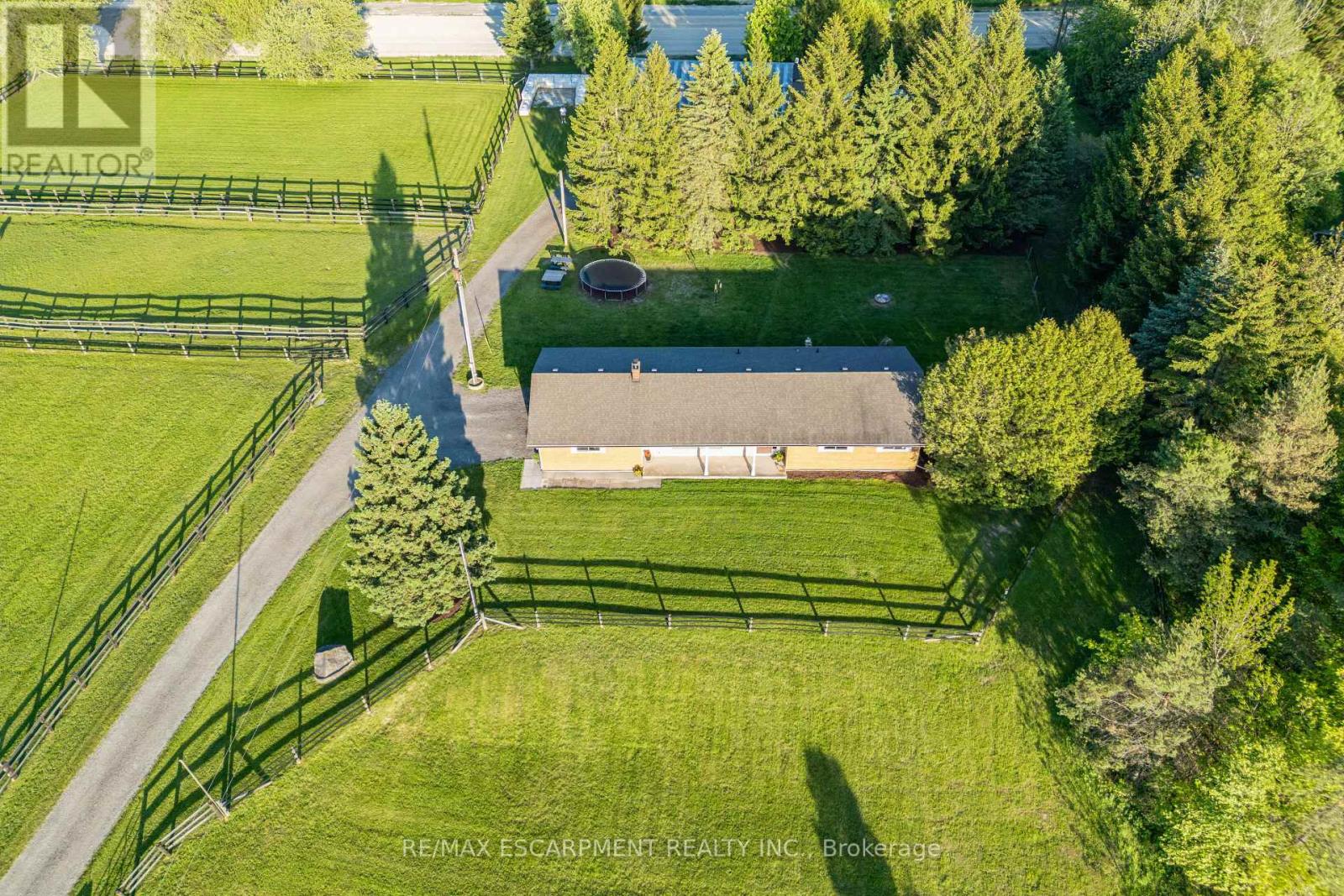 1250 Arkell Road Property Photo 34