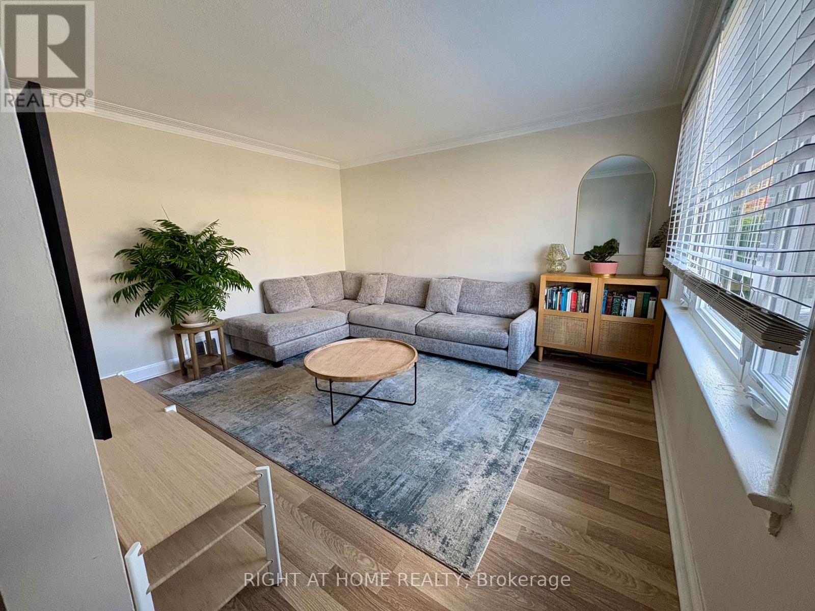 85 Floral Parkway Property Photo 3
