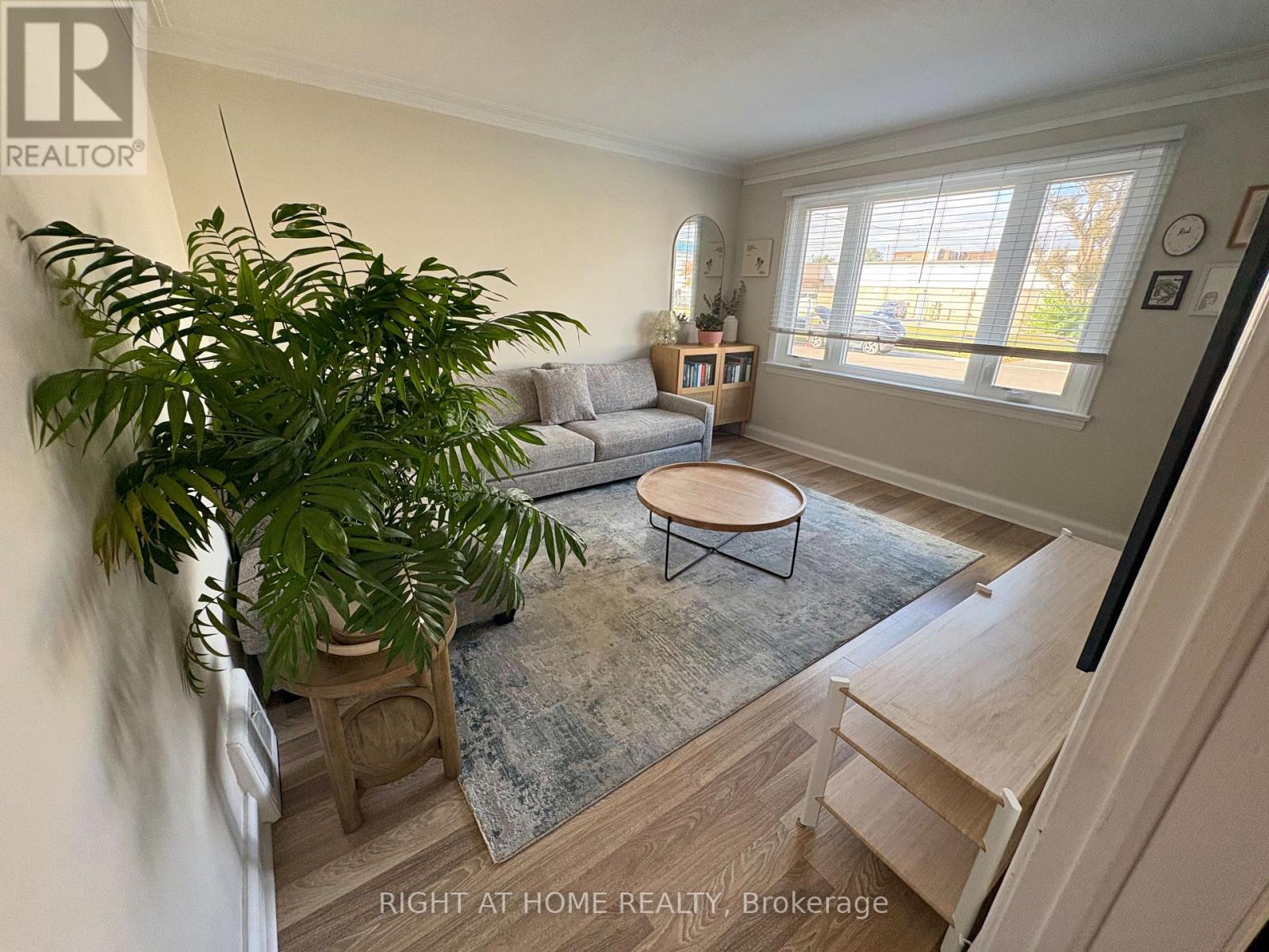 85 Floral Parkway Property Photo 4