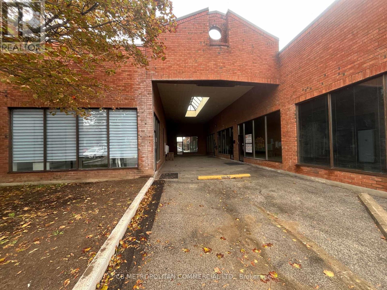 32 - 5359 Timberlea Boulevard Property Photo 1