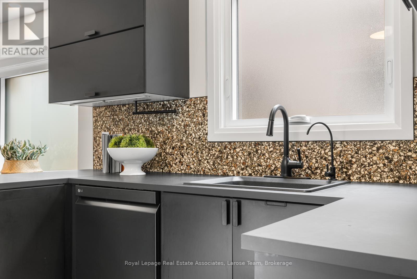 28 Thirtieth Street Property Photo 14