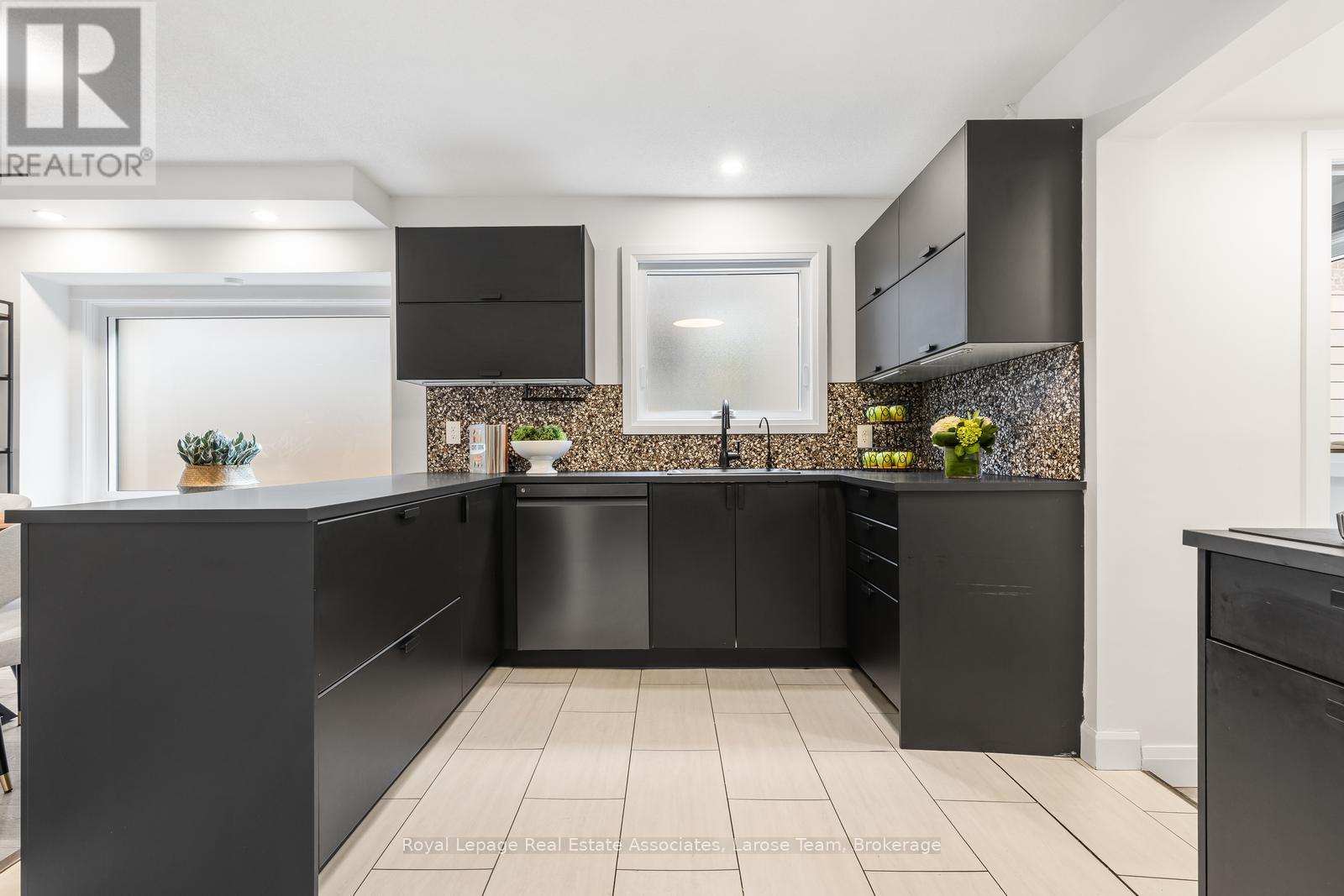 28 Thirtieth Street Property Photo 15