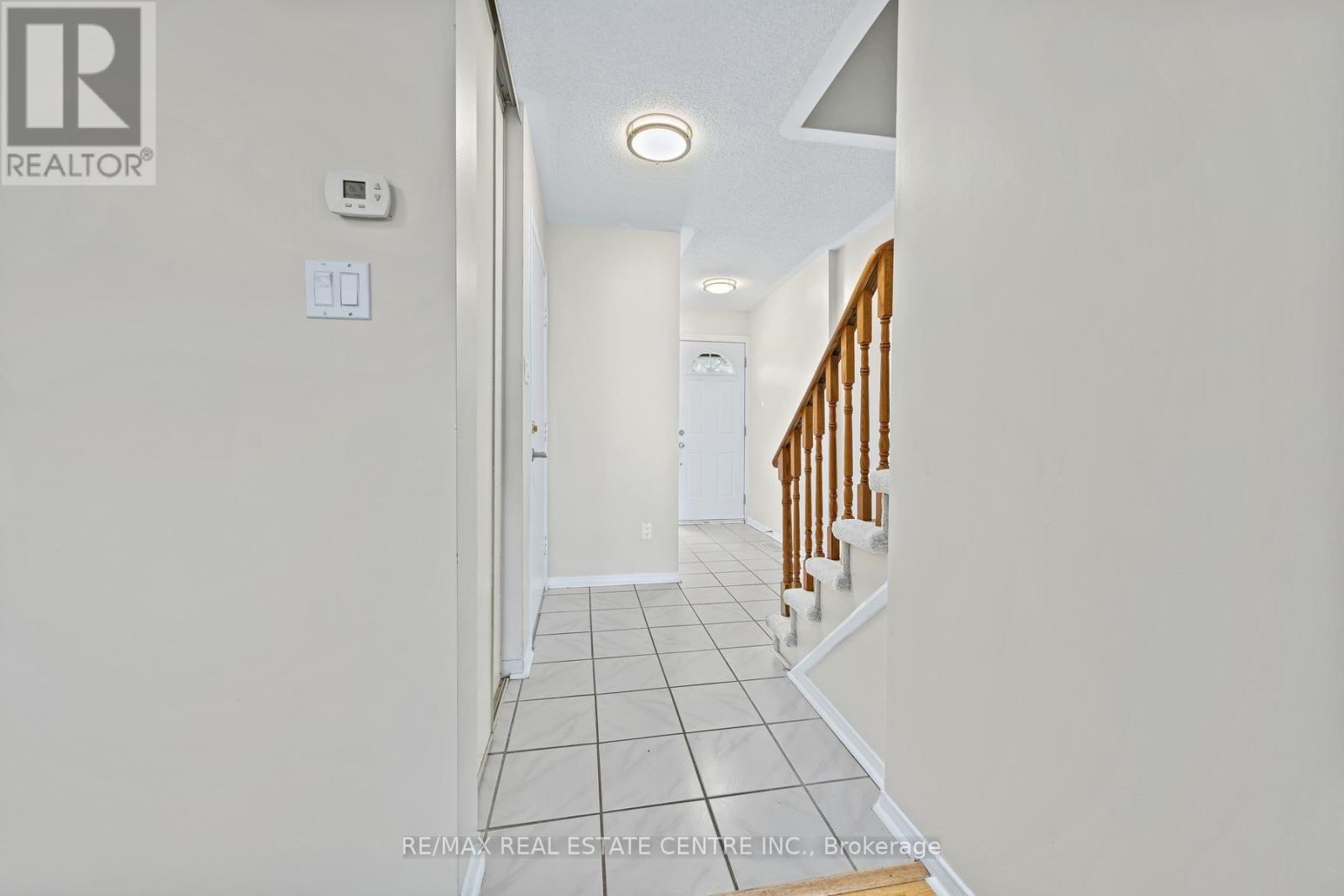 97 - 59 Corey Circle Property Photo 3