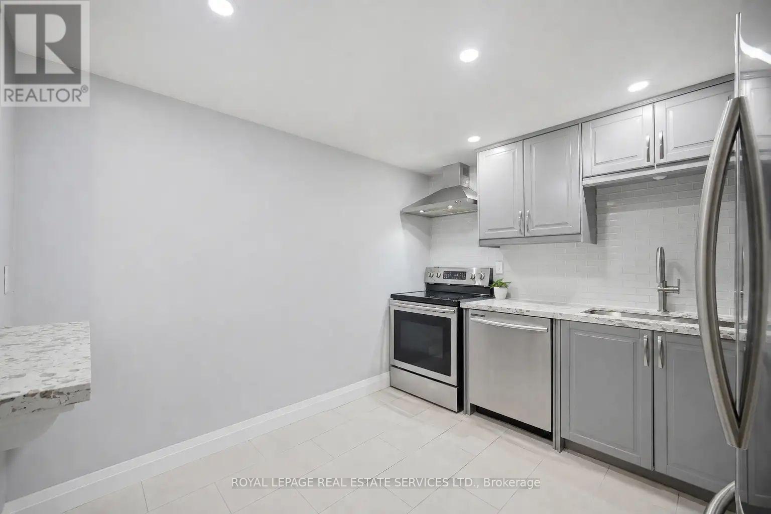 306 - 8 Lisa Street Property Photo 6