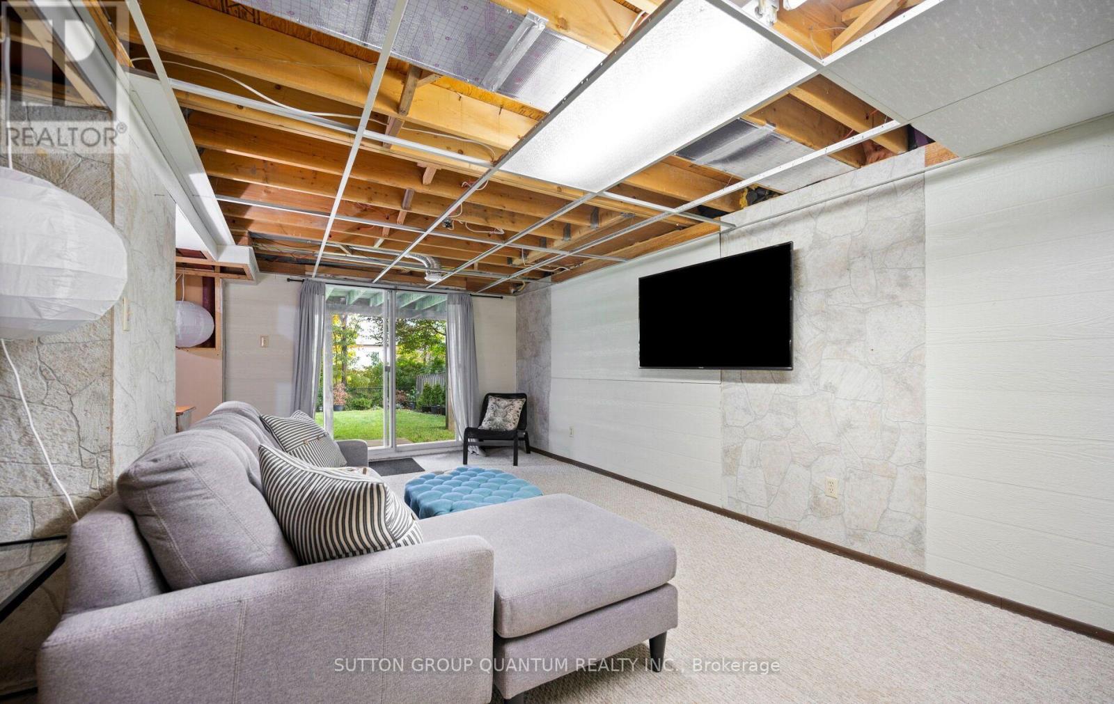 4071 Wheelwright Crescent Property Photo 25