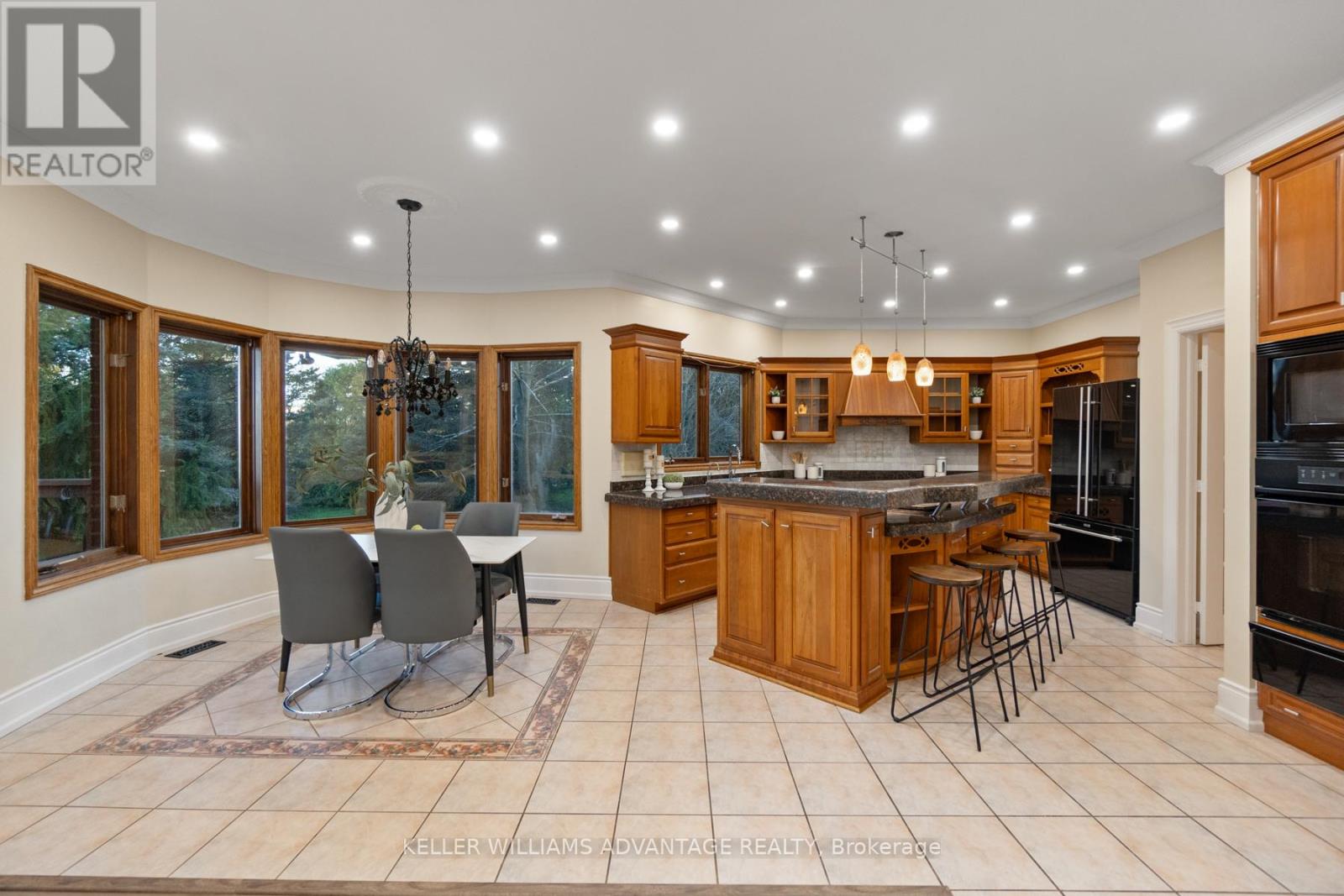 Upper Unit - 3100 30 Side Road Property Photo 12