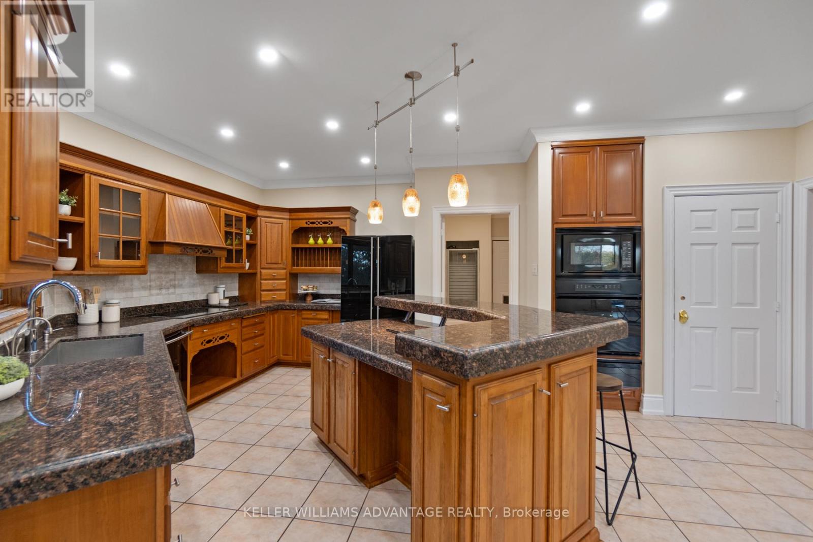 Upper Unit - 3100 30 Side Road Property Photo 16