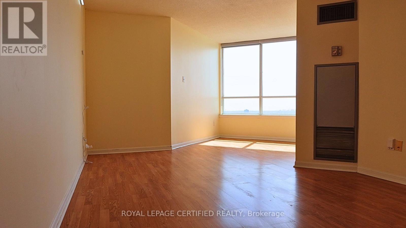 1806 - 550 Webb Drive Property Photo 8
