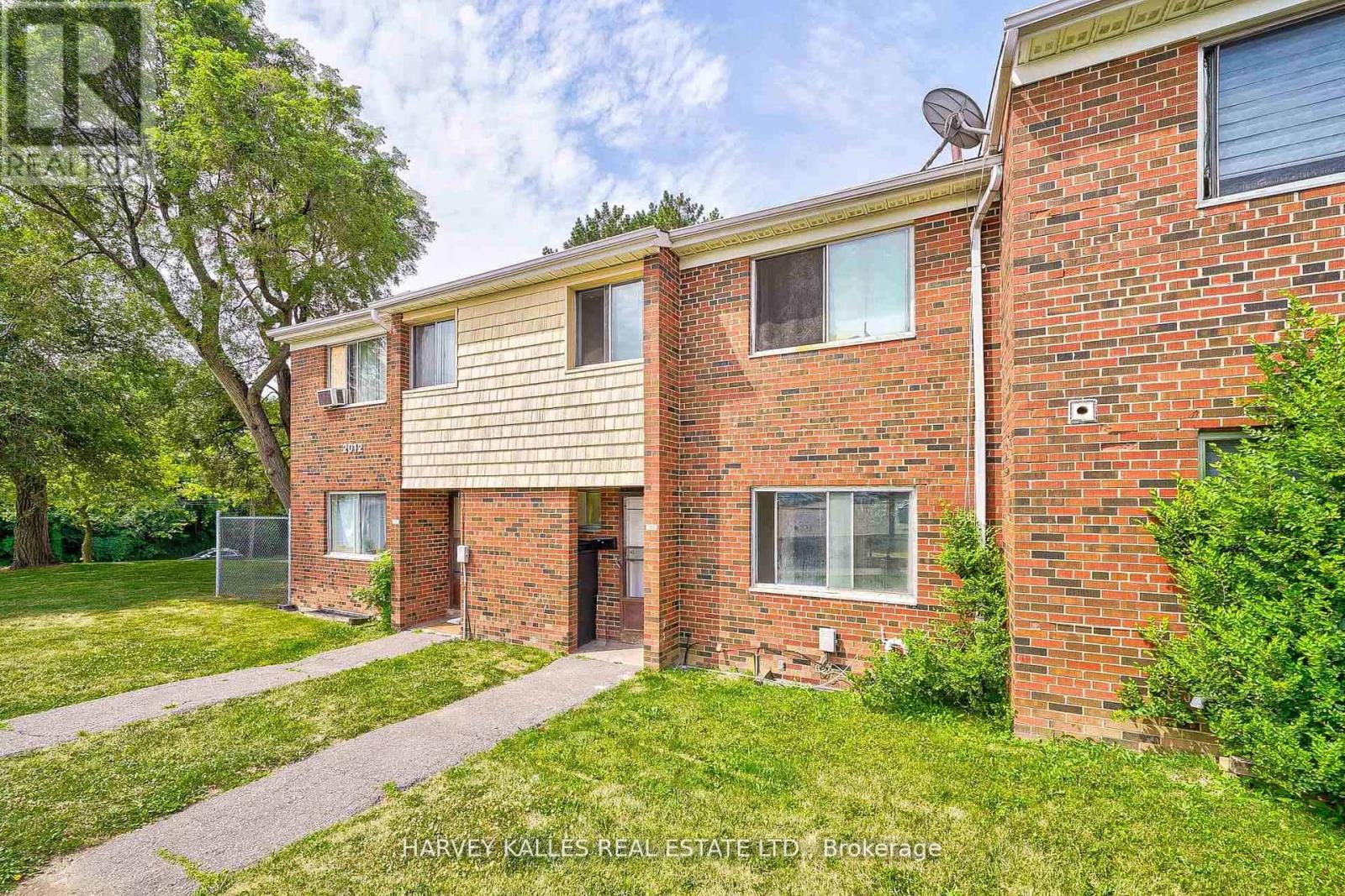 Th602 - 2012 Sheppard Avenue W Property Photo 3