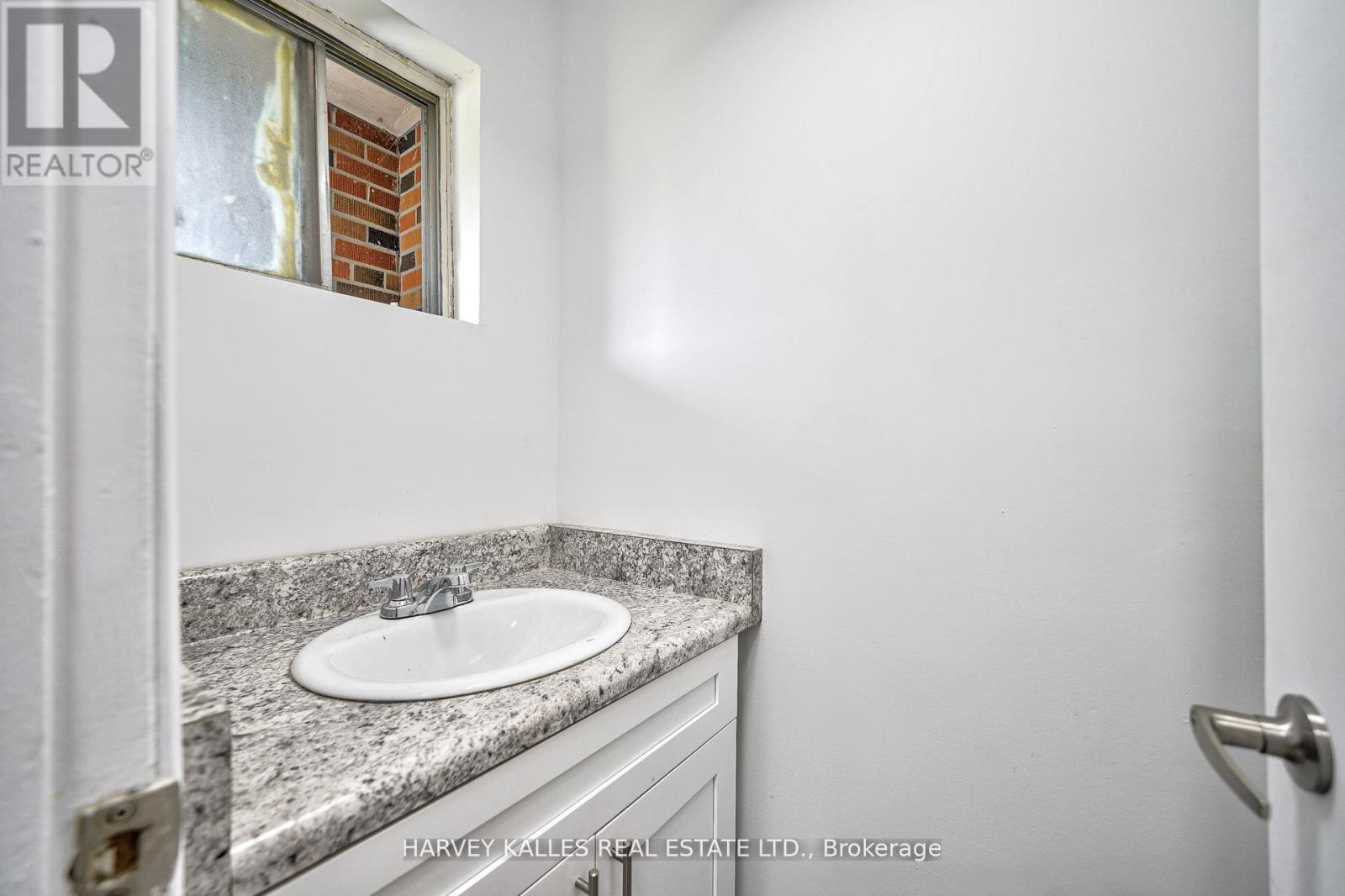 Th602 - 2012 Sheppard Avenue W Property Photo 4