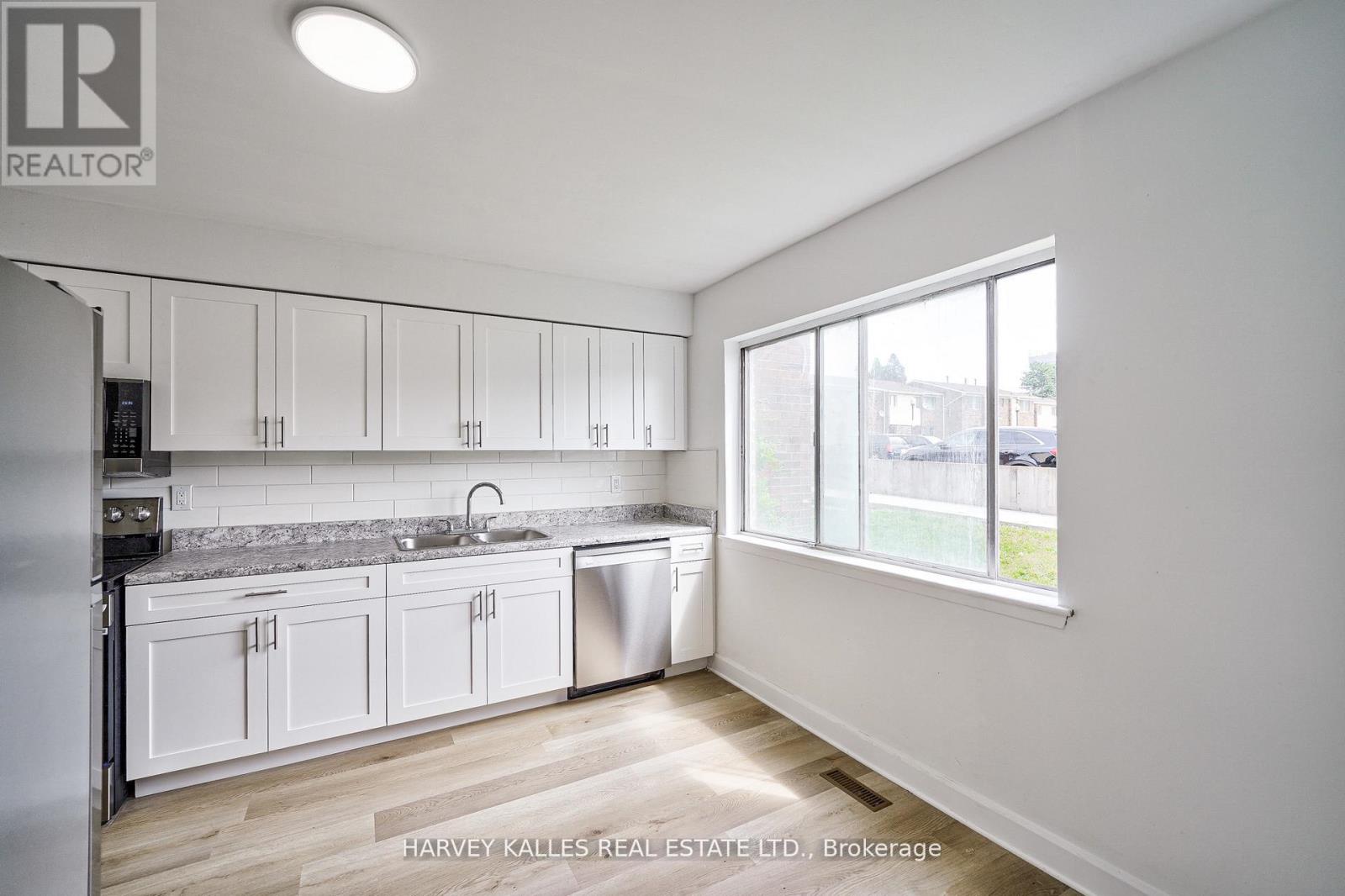 Th602 - 2012 Sheppard Avenue W Property Photo 8