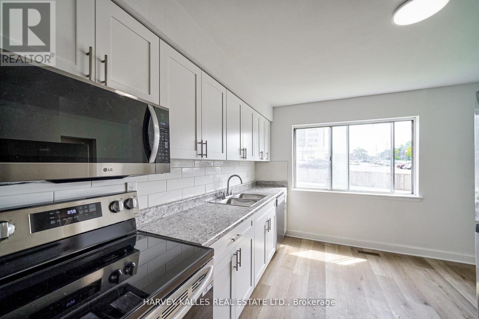 Th602 - 2012 Sheppard Avenue W Property Photo 11