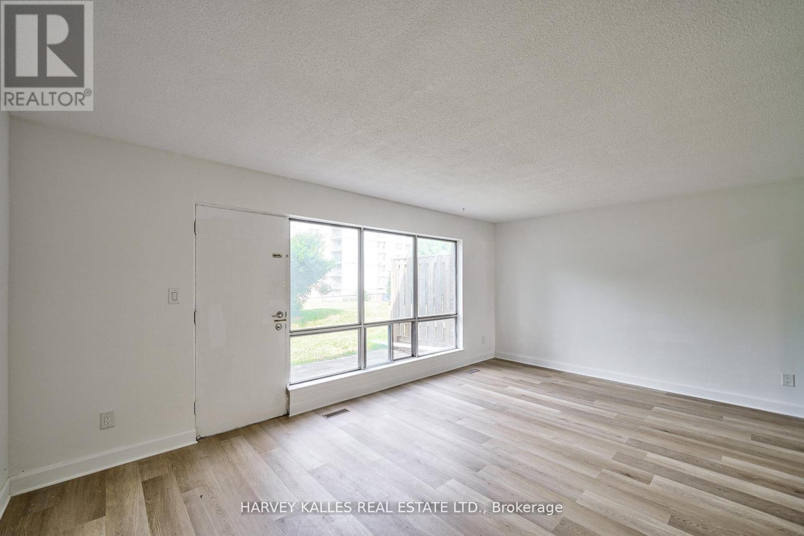 Th602 - 2012 Sheppard Avenue W Property Photo 20