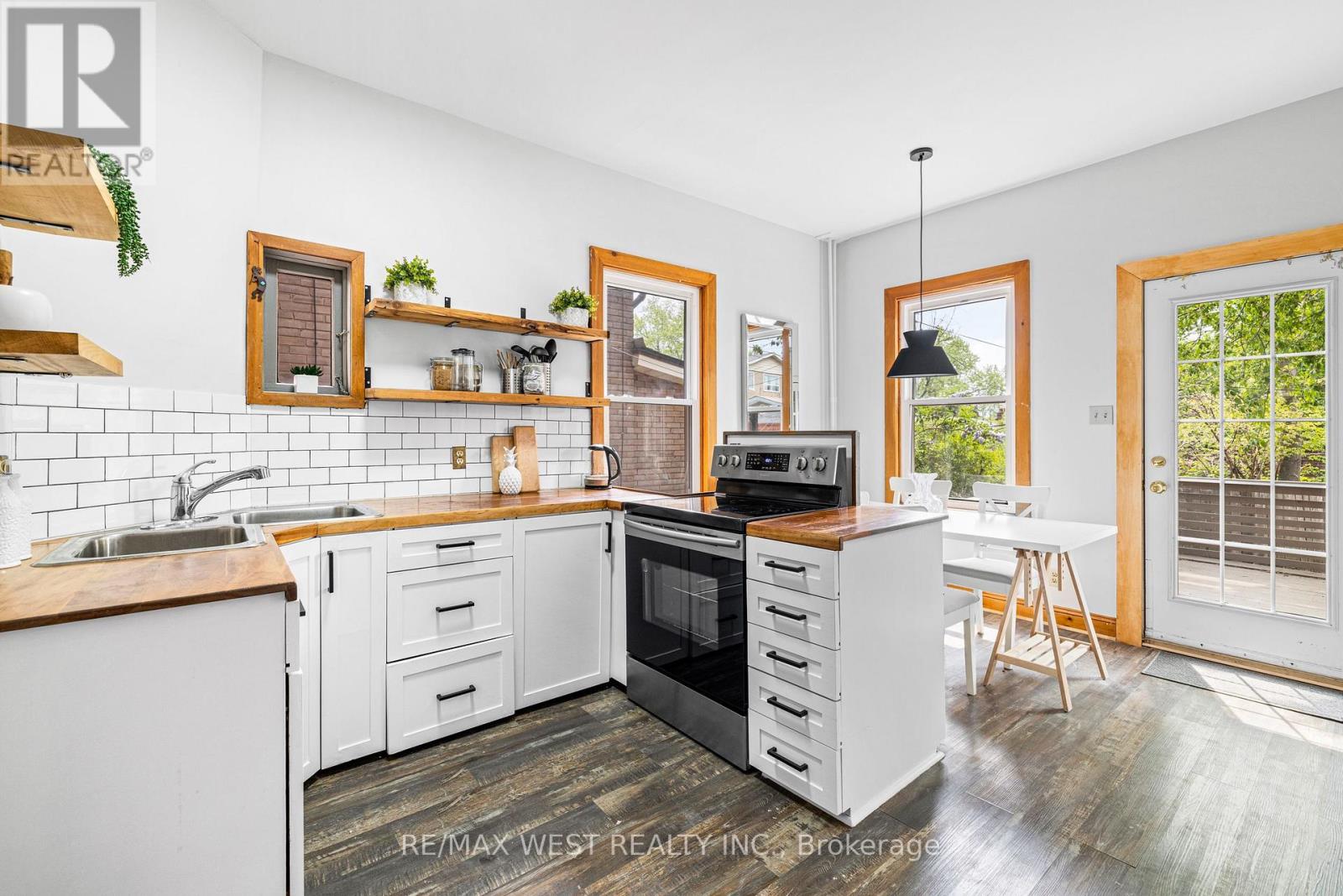 151 Humberside Avenue Property Photo 7