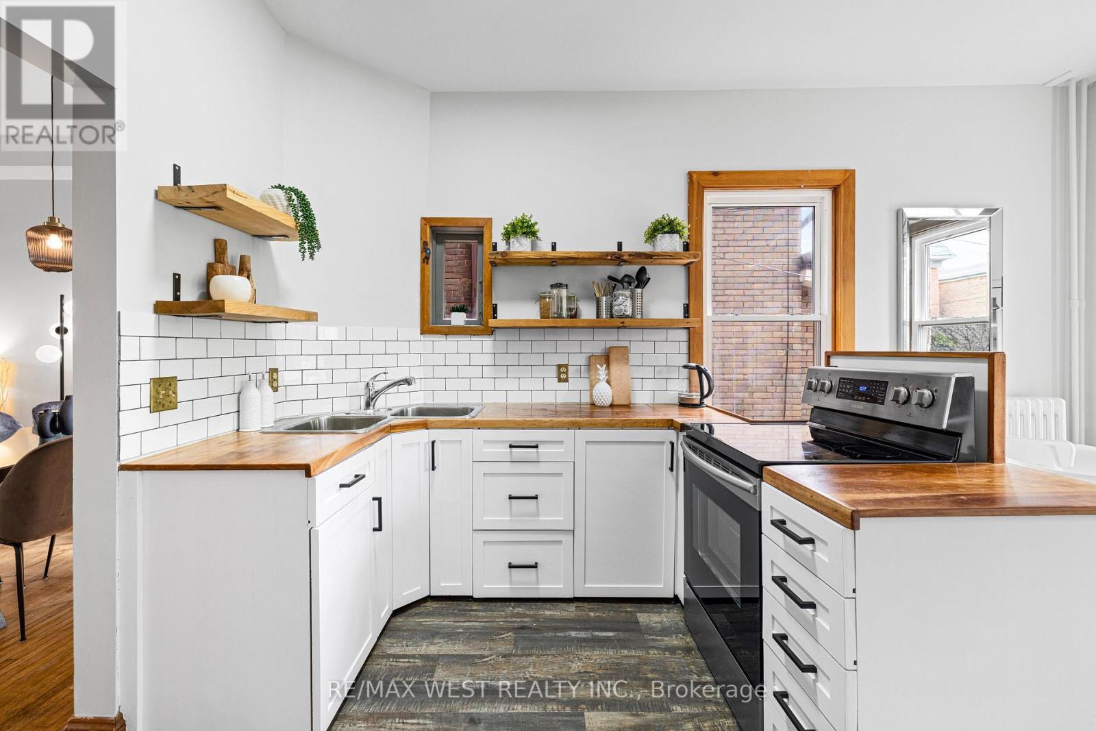 151 Humberside Avenue Property Photo 8