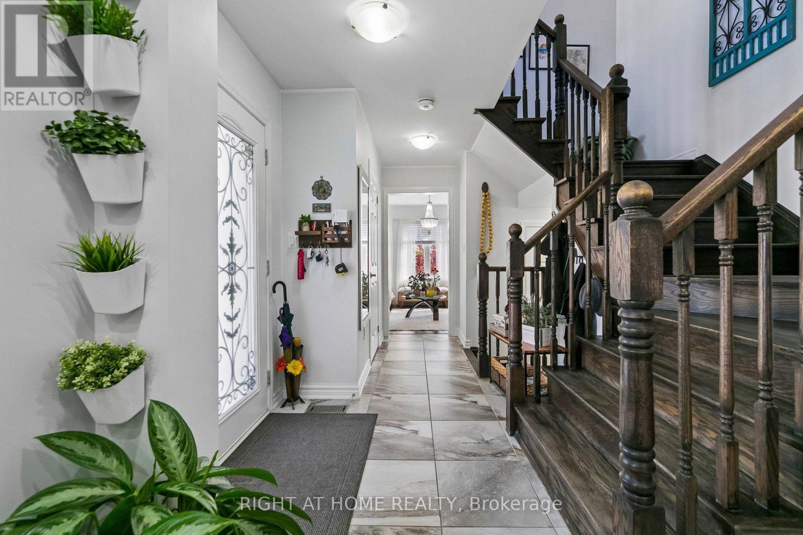 313 Gillett Point Property Photo 7